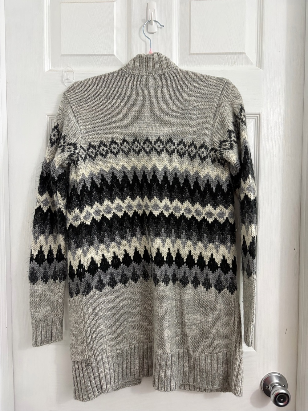 Three-Pieces Women’s Patterned Cardigans. Size small. - Picture 5 of 12